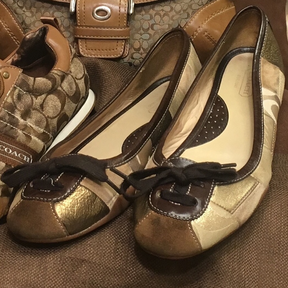 Authentic Signature COACH three-tone   flat shoes
